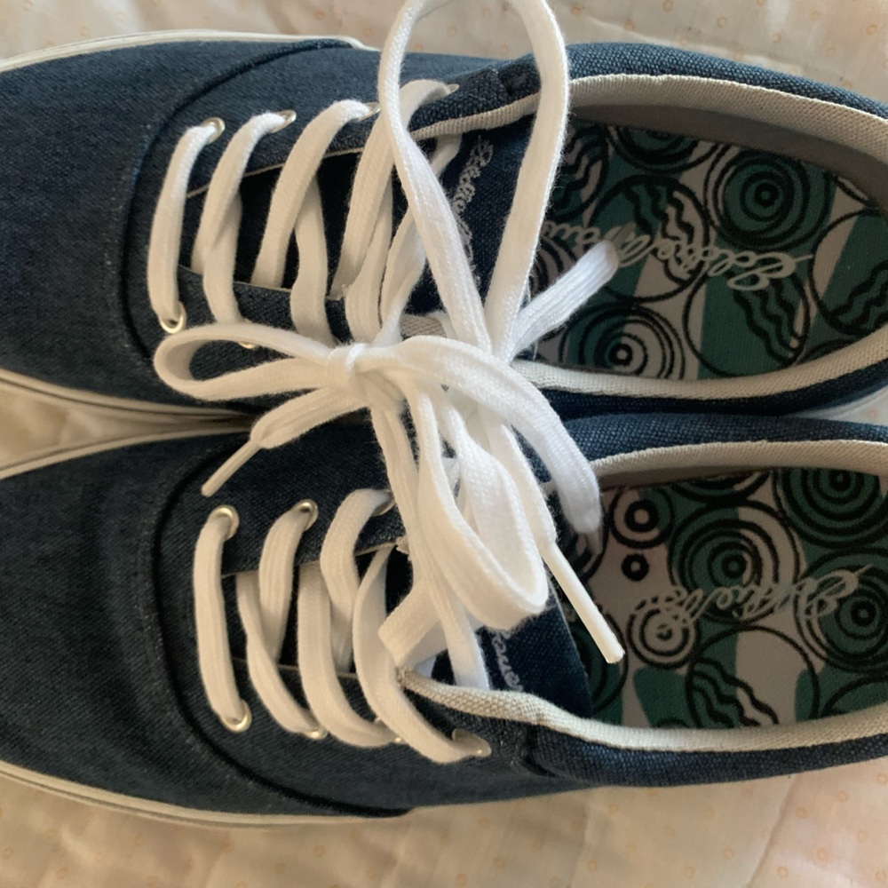Eddie Bauer sneakers. Women’s 8. Like new. Worn one time.Cute pattern inside.